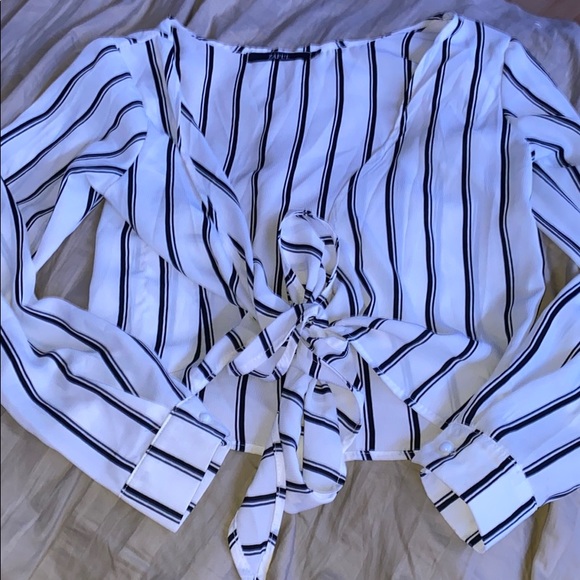 Front tie striped blouse - Picture 2 of 3